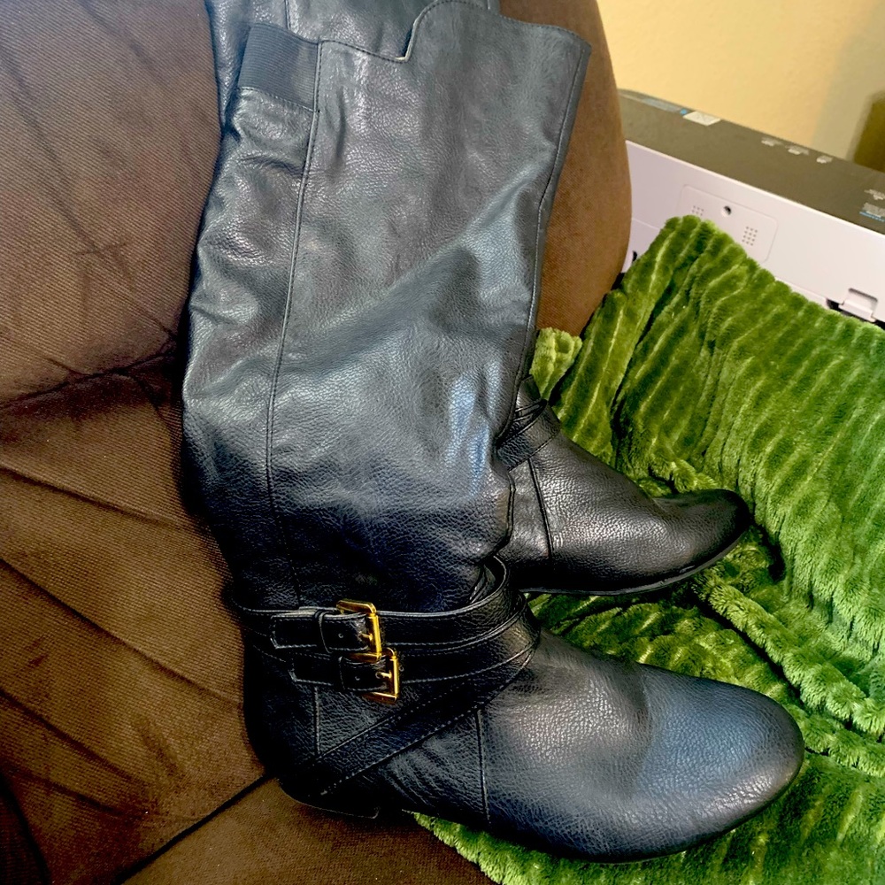Fergalicious flat tall black boots. Size 6.